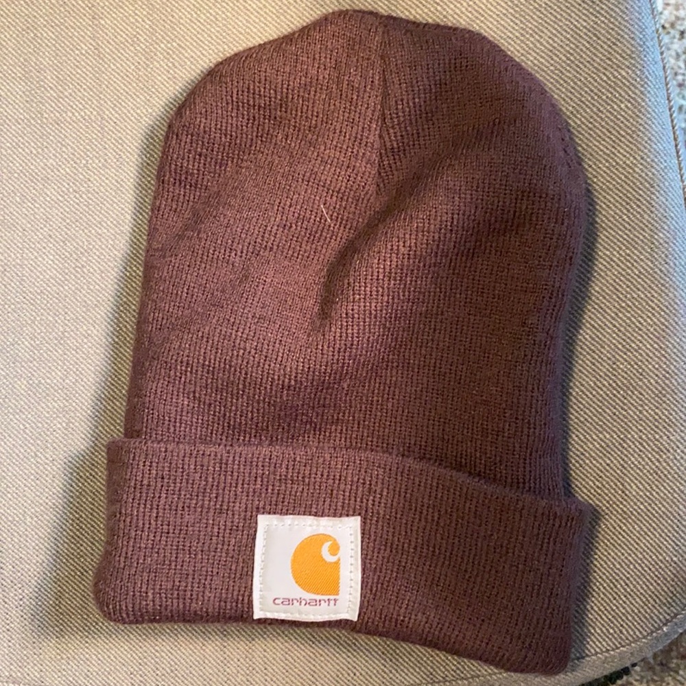 Carhartt maroon beanie